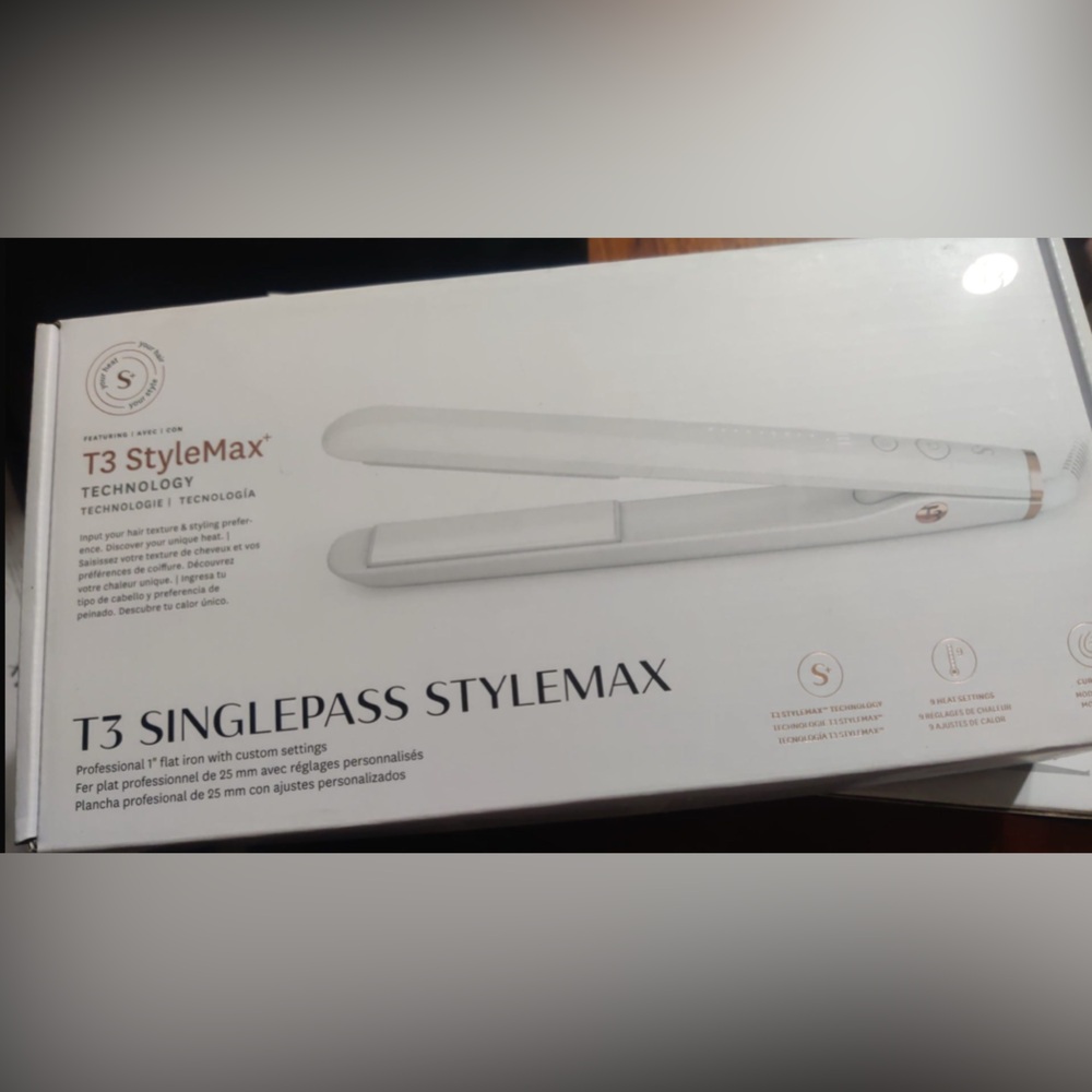 T3 StyleMax Hair Straightener in White